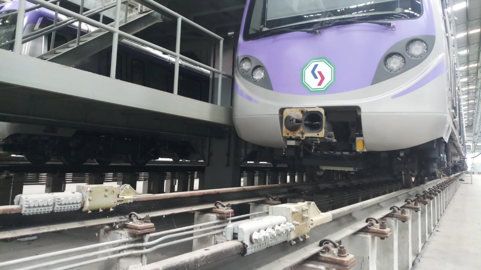 Kolkata Metro train coming into a terminal with wheel stops on the track to slow the train down